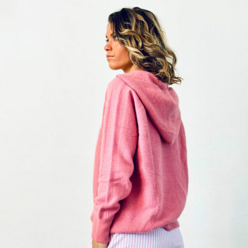 le Hoodie STELLA de la marque Ida Degliame, couleur rose est conçu pour un style haut de gamme.